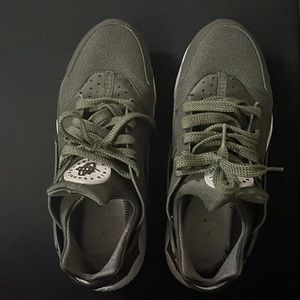 Men’s Huarache Sneakers Olive Green